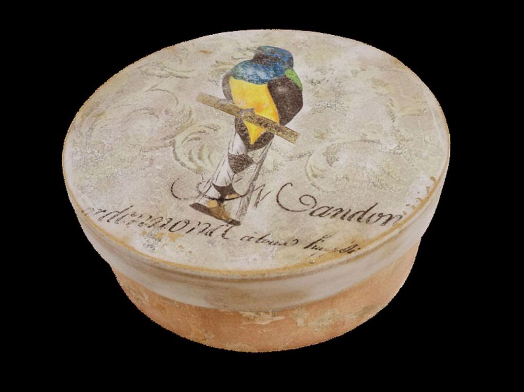 Caixa pq "Pássaro Adamascado"